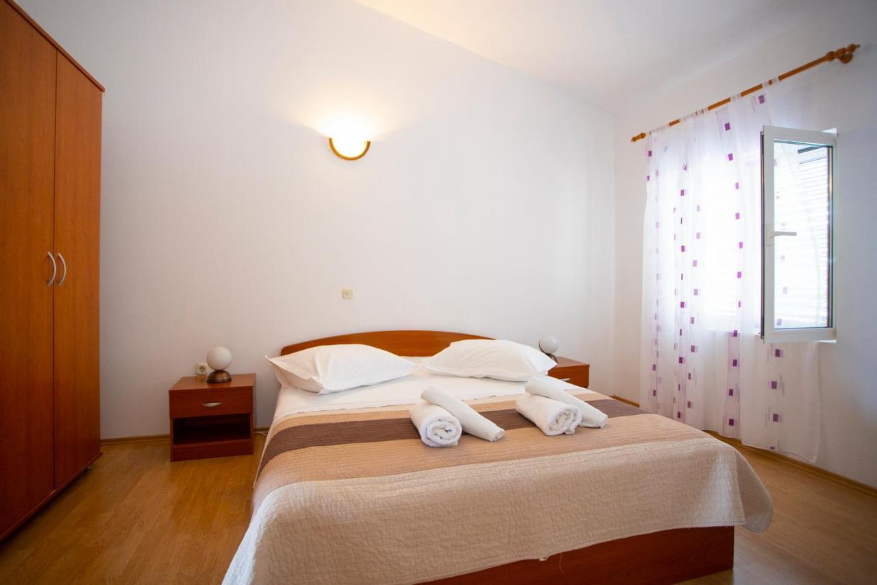 Apartmani Miki Podgora Exterior foto