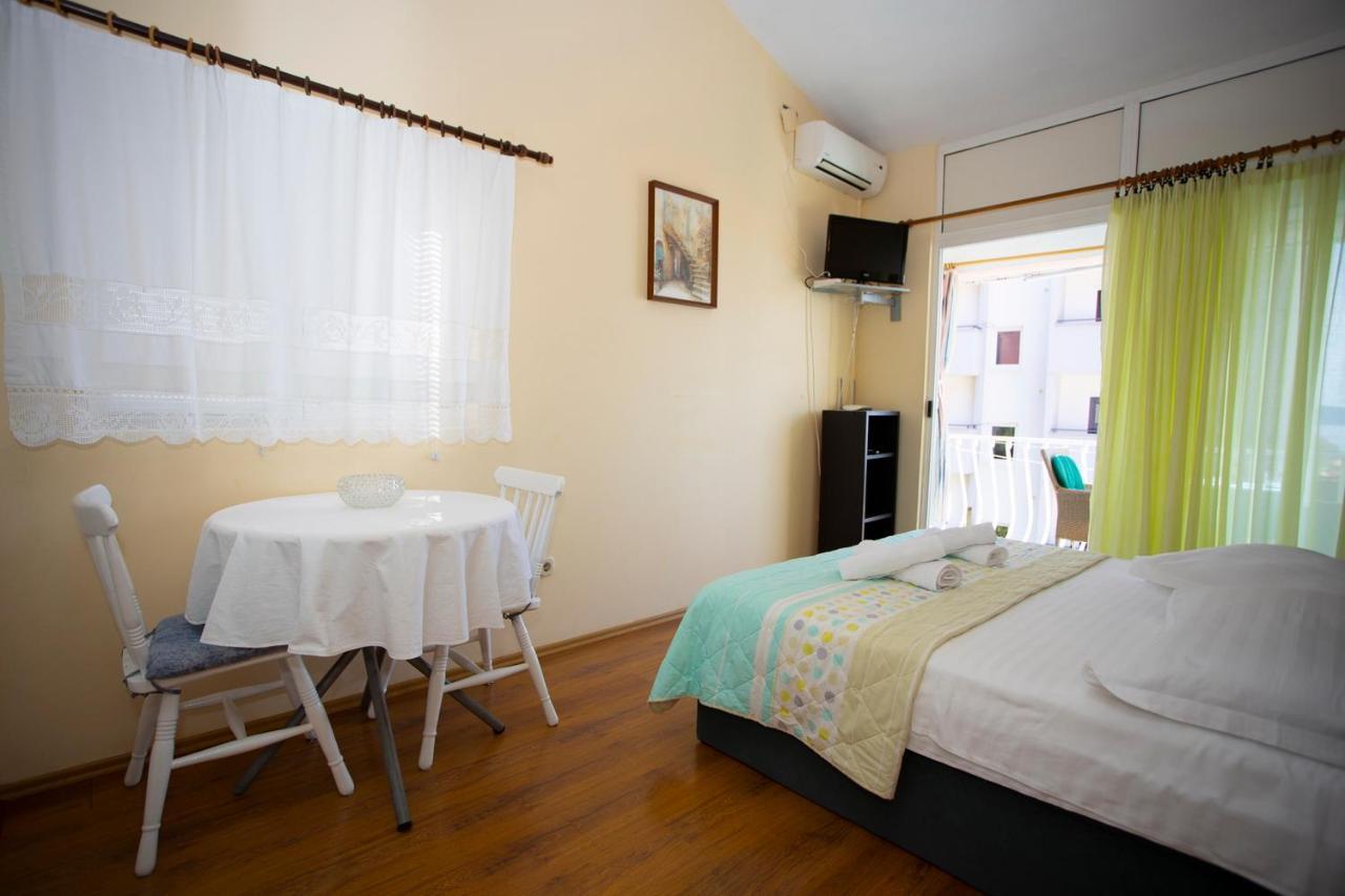Apartmani Miki Podgora Exterior foto